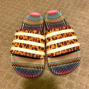 Adidas slides - size 5 (women’s 7)